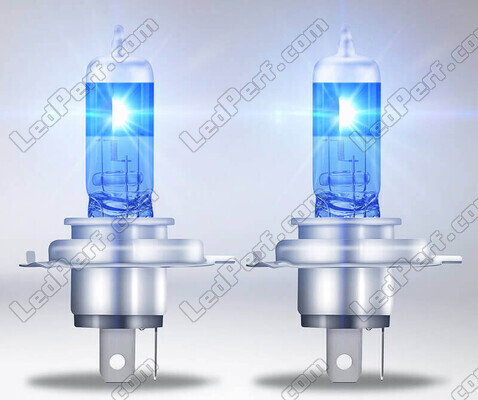 Luz blanca de bombillas con efecto Xenón H4 Osram Cool Blue Boost 5500K - 62193CBB-2HB